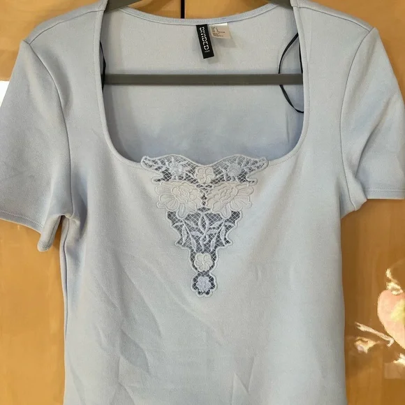 H&M Blue top with eyelet lace embroidered NWOT - Picture 4 of 4